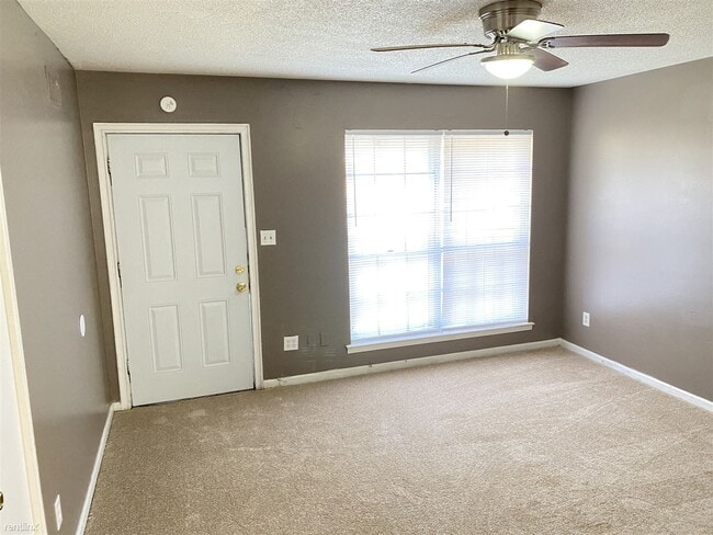 Building Photo - 3 br, 1 bath House - 3682 Skylark Dr