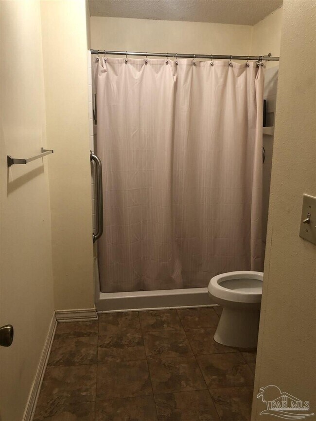 Foto del edificio - 81 W Pond St