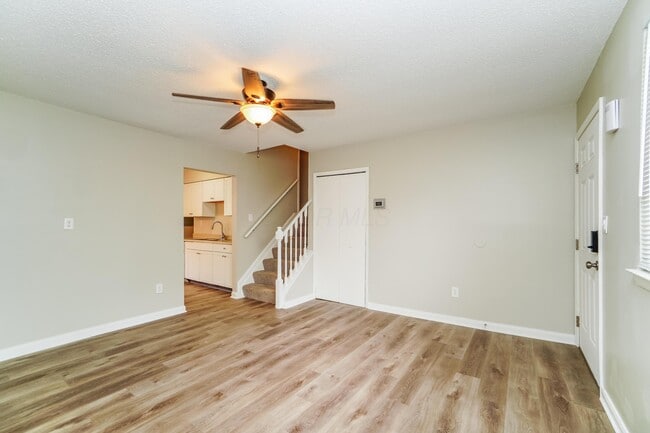 Building Photo - 3044 Bennington Ave