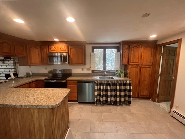 Building Photo - 14 Cherry St