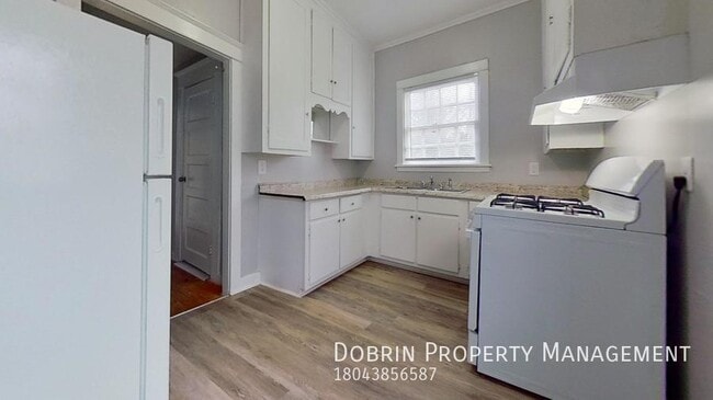 Building Photo - 2414 Lancelot Ave