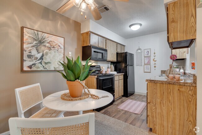 1BR, 1BA - 800SF - The Greens Of Bedford