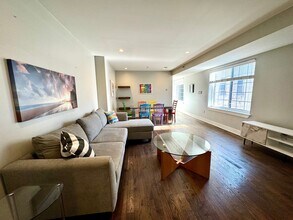 Building Photo - 1012-14 S Randolph St