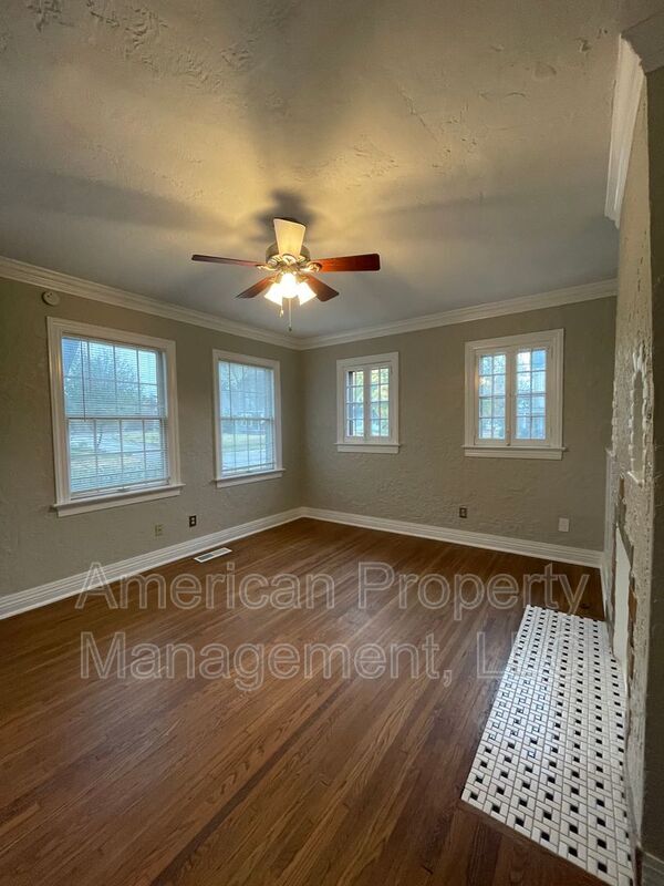 Building Photo - 1403 S Florence Ave
