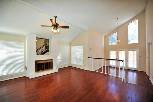 Foto del edificio - 2206 Greencove Ln