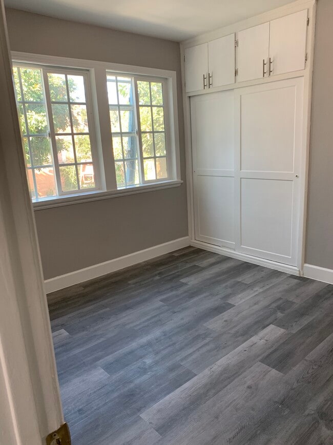 Dormitorio - 1483 1/2 Allison Ave