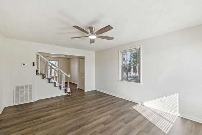 Foto del edificio - 1421 Huntington Dr