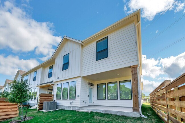 Foto del edificio - FOUR WEEKS FREE!!!   Brand New Townhome in...