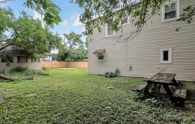 Building Photo - Beautiful 3/1 Single Family Home in a Prim...