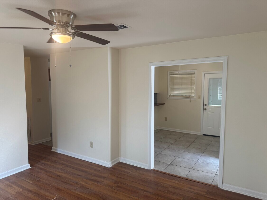 Foto del edificio - 5246 Bryant Dr