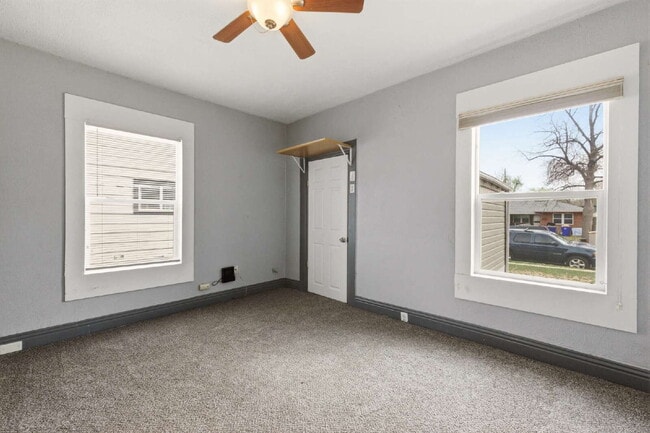 Photo - 1 Bed 1 Bath in Delmar Parkway! Apartment