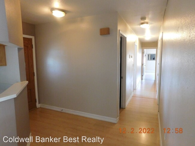 Building Photo - 4 br, 3 bath House - 1005 W. Upjohn Ave