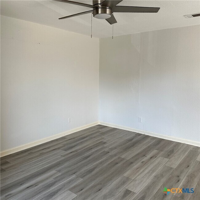 Foto del edificio - 608 Bracewood Cir