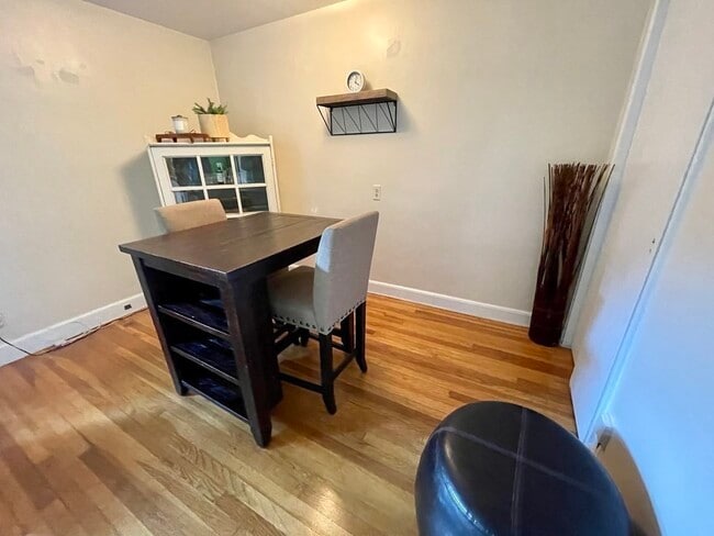 Building Photo - 110 Evans Rd