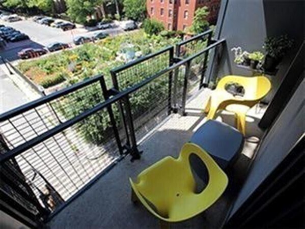 Foto del edificio - 694 Massachusetts Ave