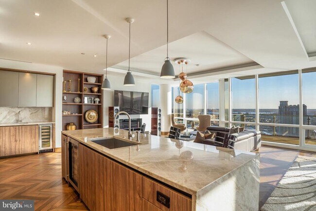 Foto del edificio - 300 International Drive