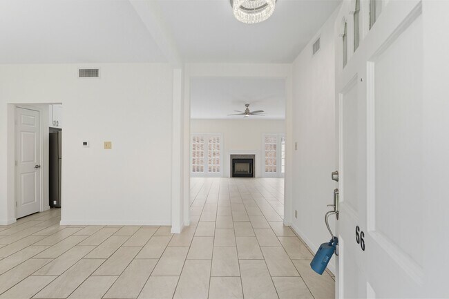 Foto del edificio - 600 Wilcrest Dr