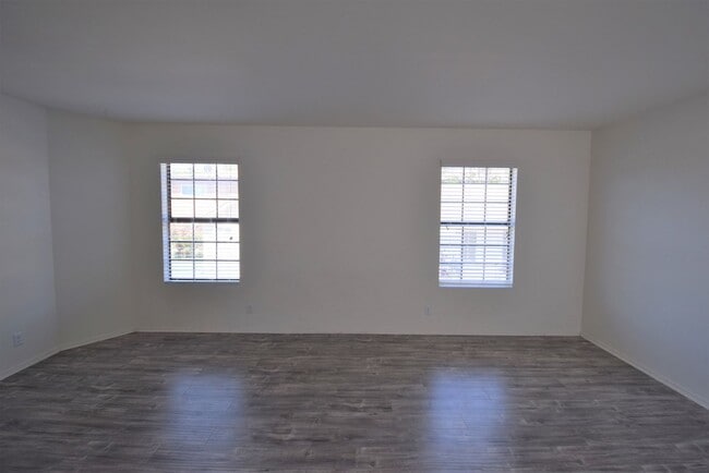 Building Photo - 24822 Walnut St