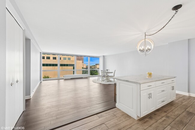 Foto del edificio - 330 W Diversey Pkwy