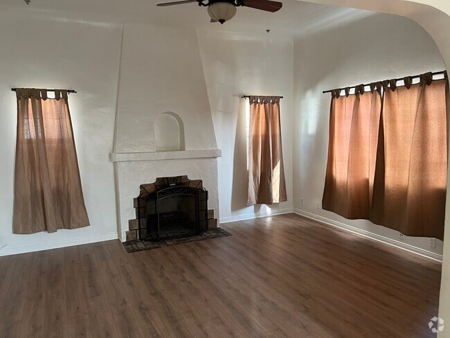 Living room - 1511 Cochran Ave
