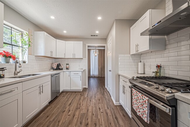 Building Photo - 15211 Camino Del Sol Dr