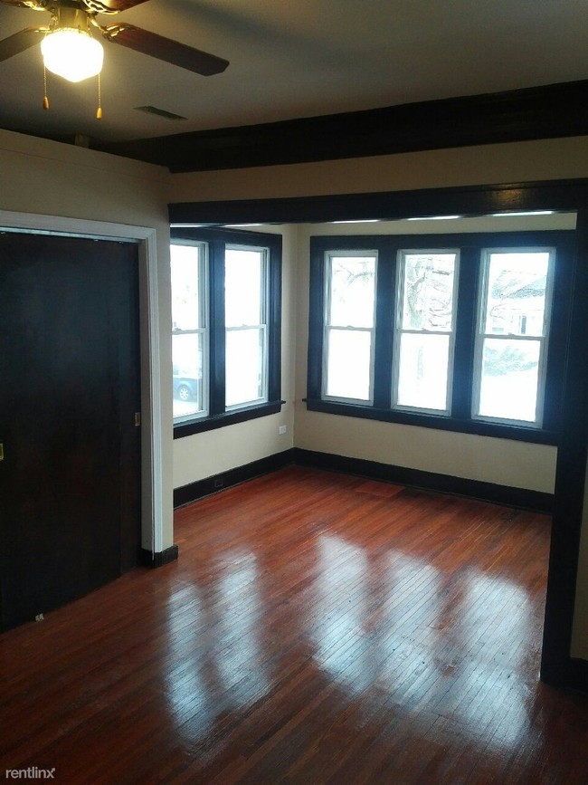 Building Photo - 13923 Lincoln Ave