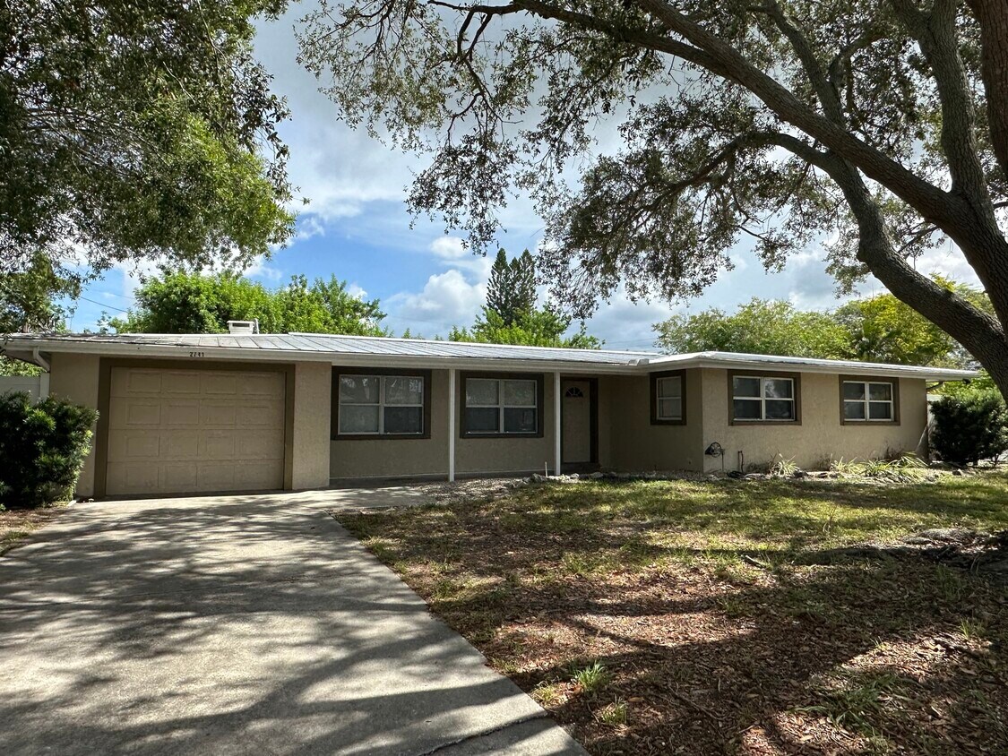 Foto principal - 2741 Grove St