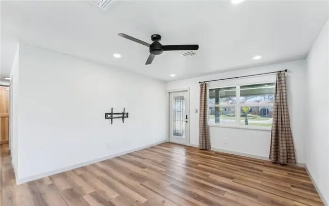 Foto del edificio - 11310 Heidi Lee Ln