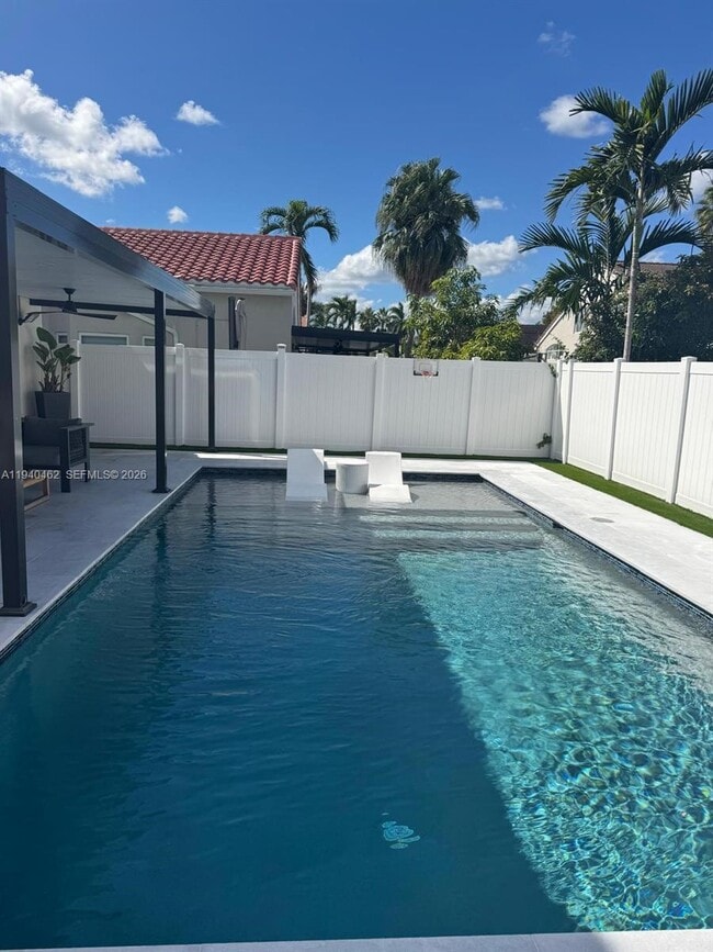 Building Photo - 3321 SW 51st St