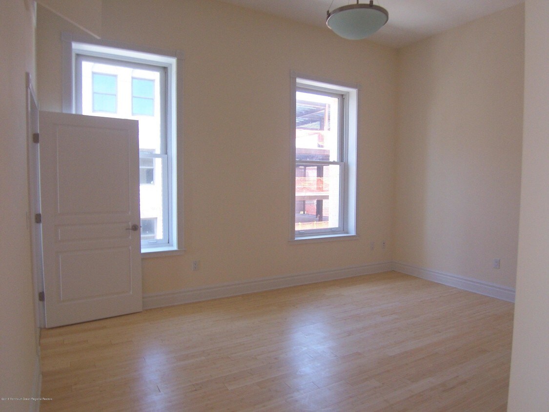 Building Photo - 300 Emory St