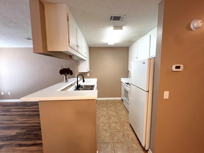 Building Photo - Dunwoody Subdivision!