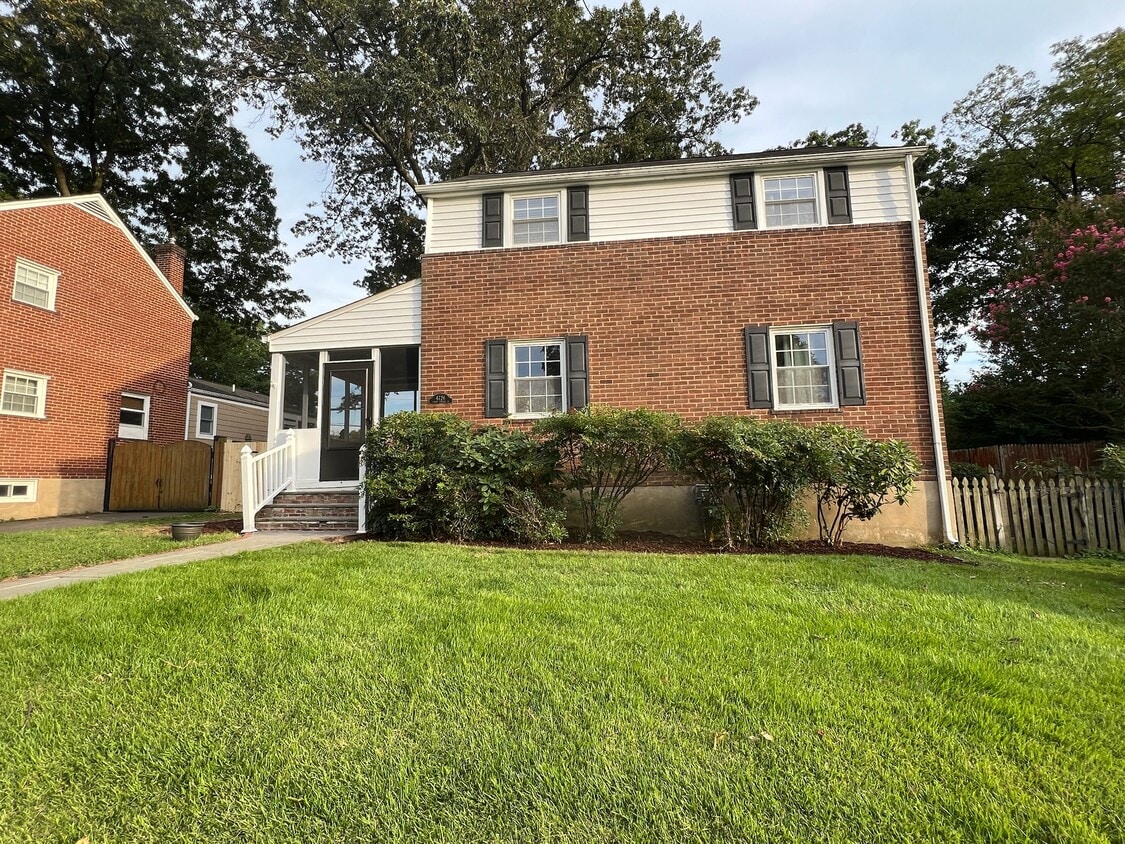 Primary Photo - 4726 1st St N