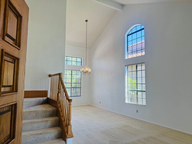 Foto del edificio - View Mission Oaks 4 Bedroom