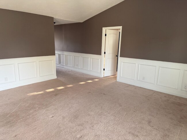 Foto del edificio - 6750 Woodcrest Dr