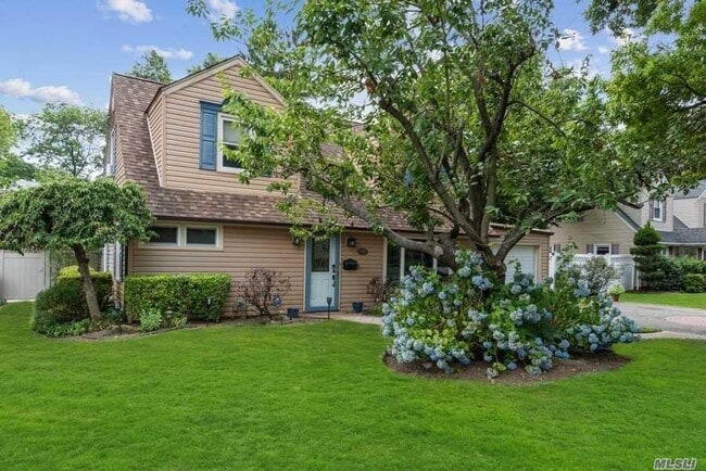Building Photo - 341 Pin Oak Ln