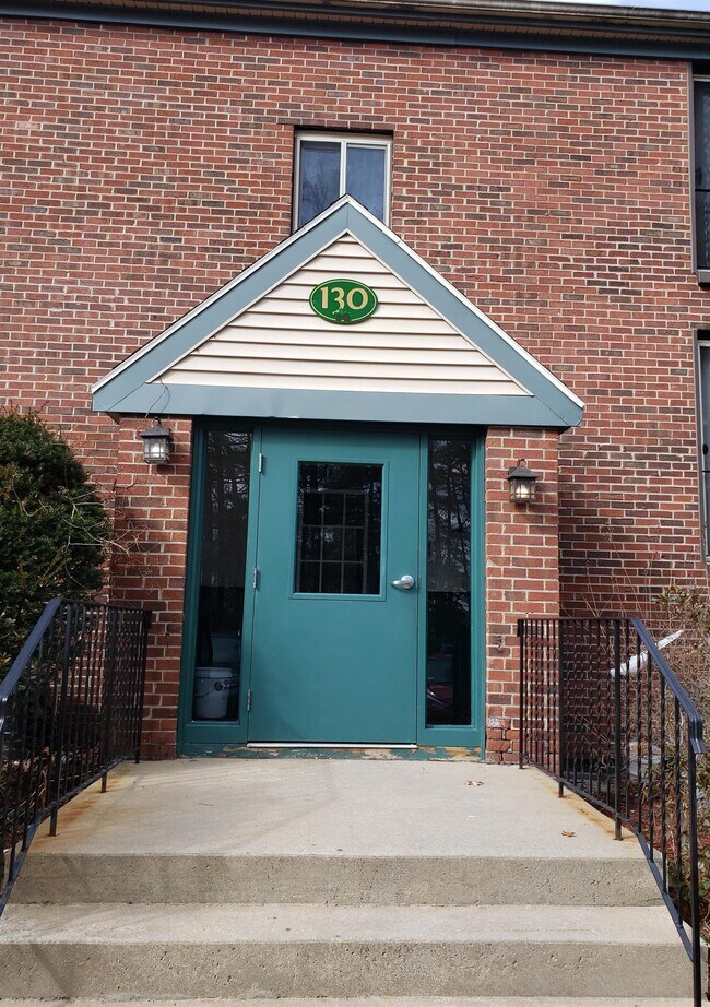 Foto del edificio - 130 English Village Rd