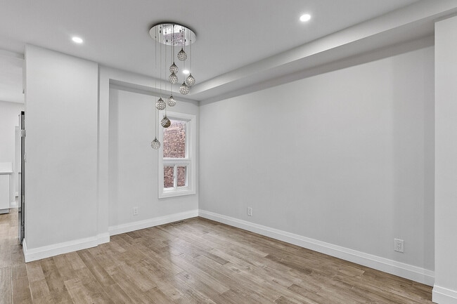 Building Photo - 375 Westmoreland Ave N