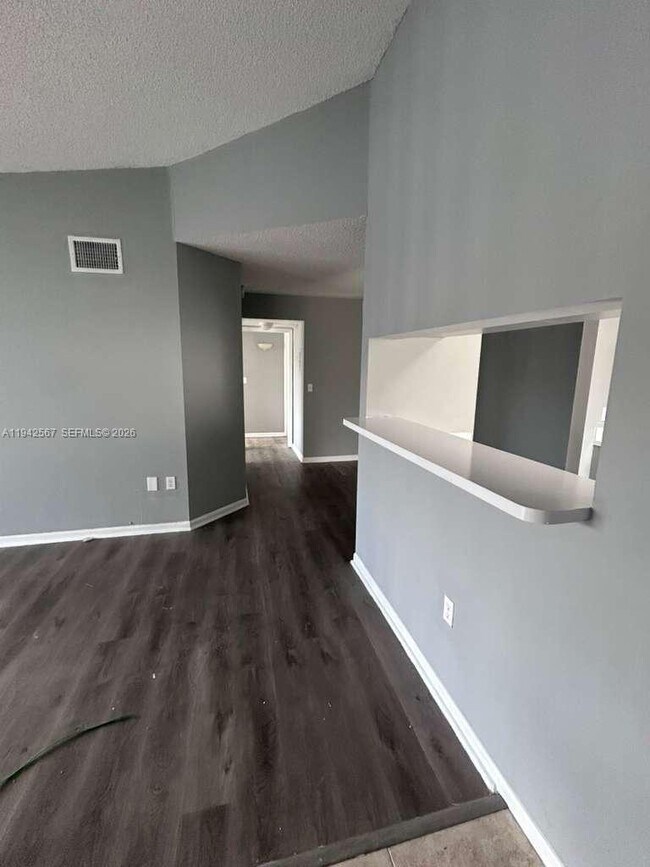 Foto del edificio - 2081 Renaissance Blvd