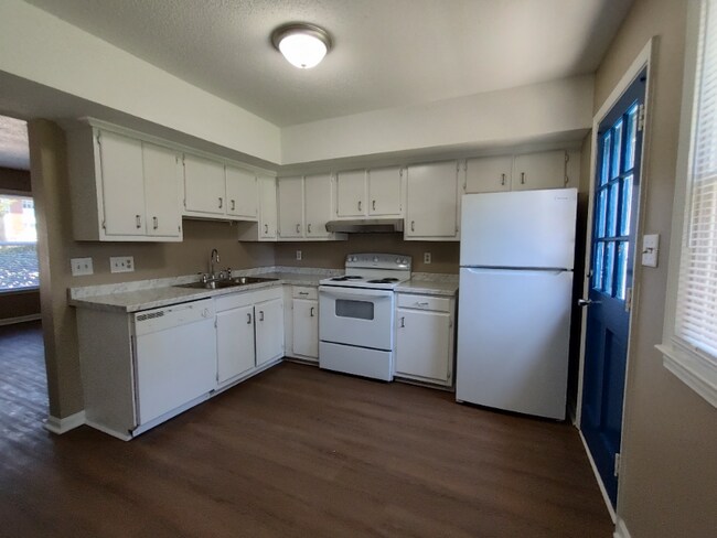 Building Photo - 701 Smithdale Dr