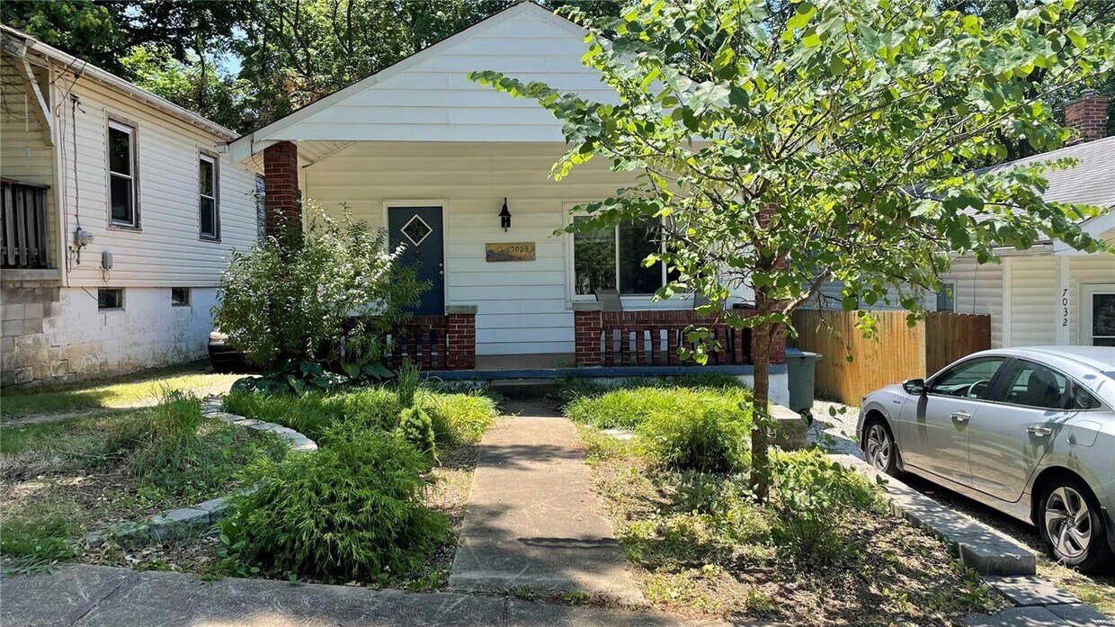 Primary Photo - 7028 Glades Ave