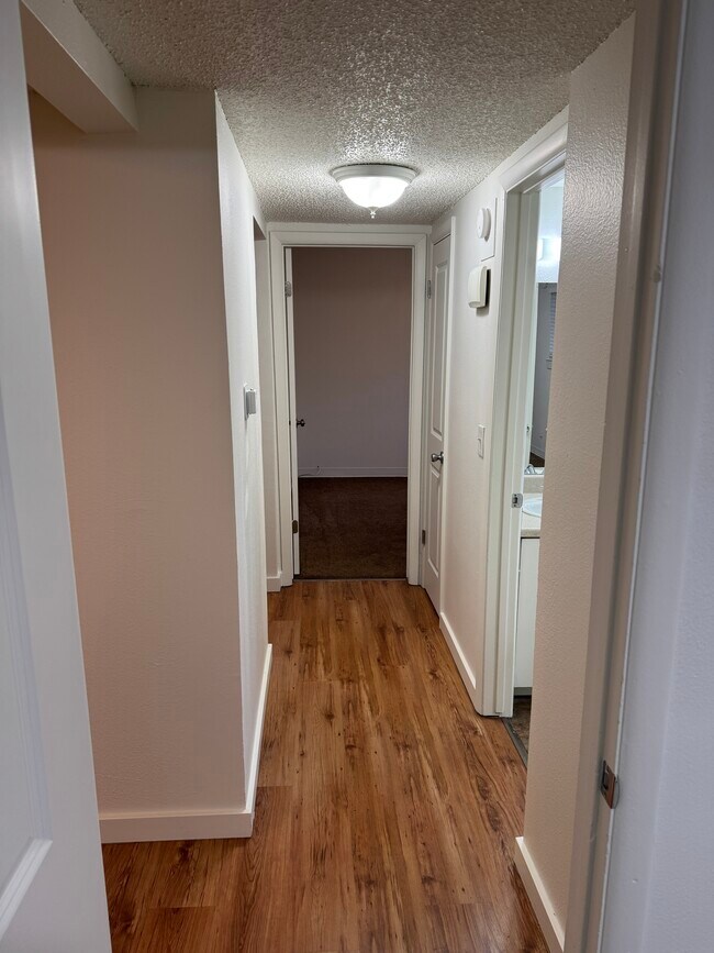 Building Photo - Magnussen Apartments