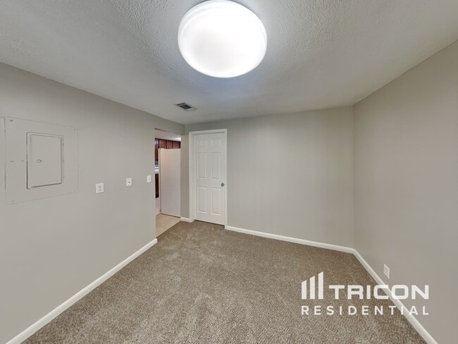 Building Photo - 2846 Tanglewood Blvd