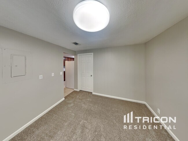 Foto del edificio - 2846 Tanglewood Blvd