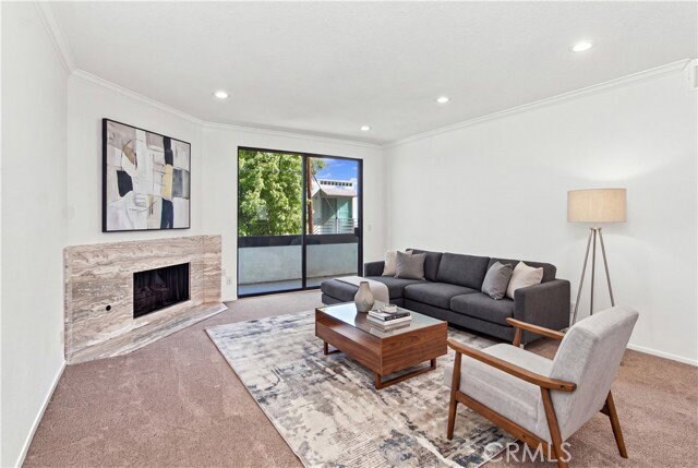 Building Photo - 14115 Moorpark St