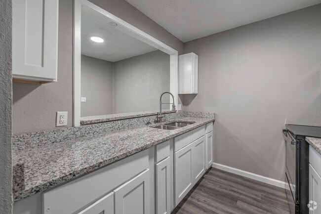 1BR, 1BA - 725 SF - Lux Seaside