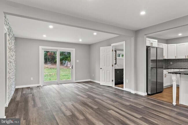 Foto del edificio - 37 Cedarbrook Rd