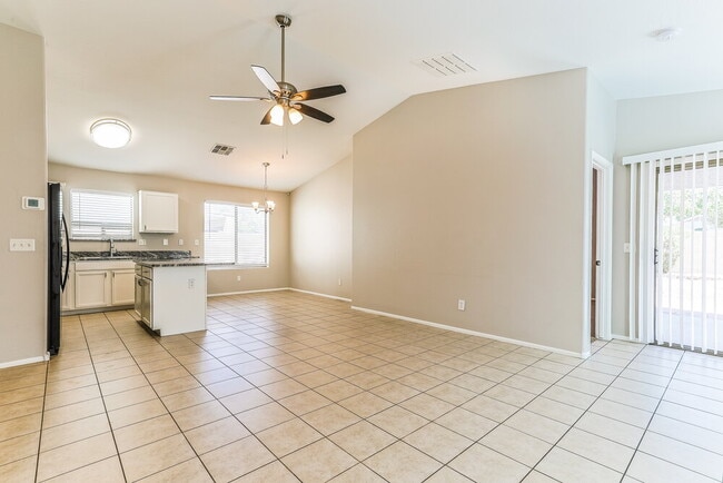 Building Photo - 418 E Penny Ln