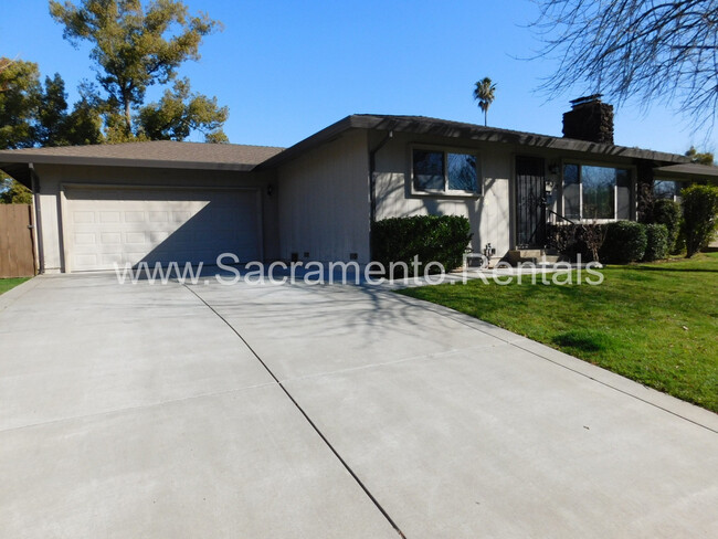 Building Photo - Wonderful Sierra Oaks 2bd/2ba Duplex with ...