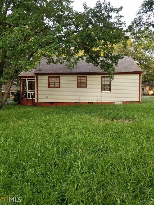 Building Photo - 5027 Maple Dr
