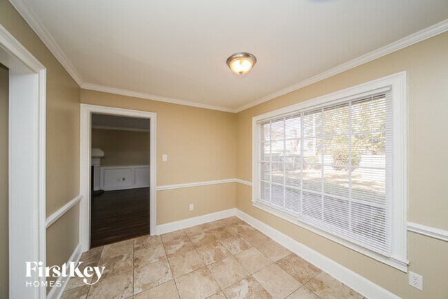 Building Photo - 8158 Creekside Cir S